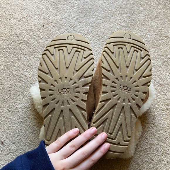 button  Uggs - Picture 5 of 6